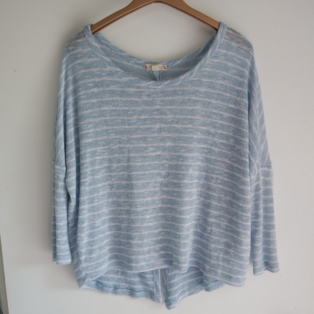 Light weight sweater